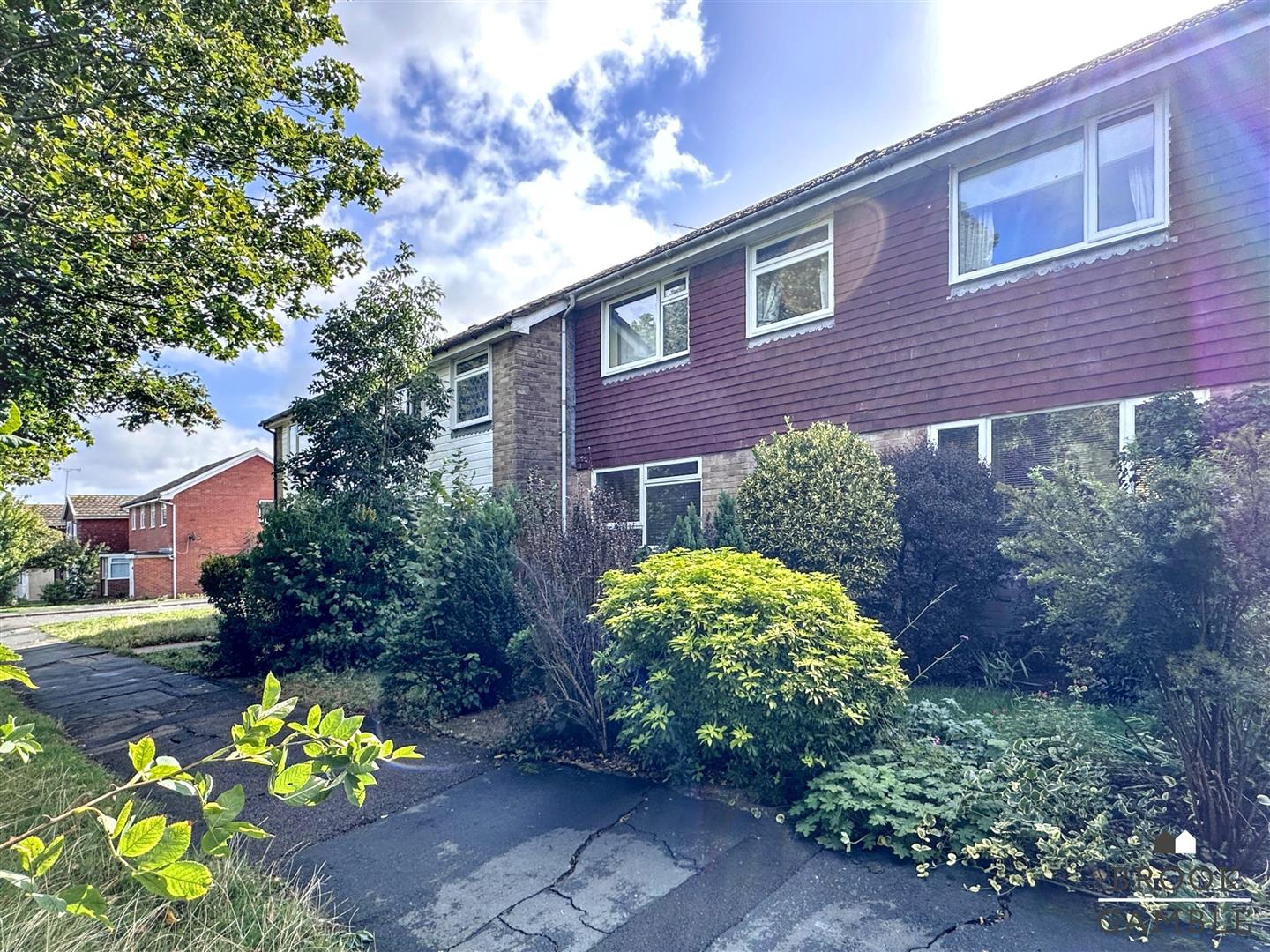 3 Bedroom House - Mid Terrace. Magnolia Walk in Eastbourne,  2